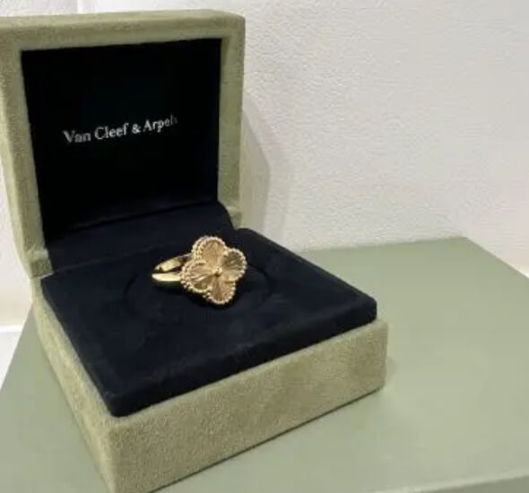 梵克雅寶 (Van Cleef & Arpels) Alhambra Ring